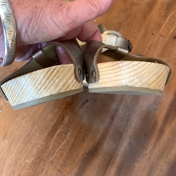 Silver strappy clogs - Picture 3 of 9